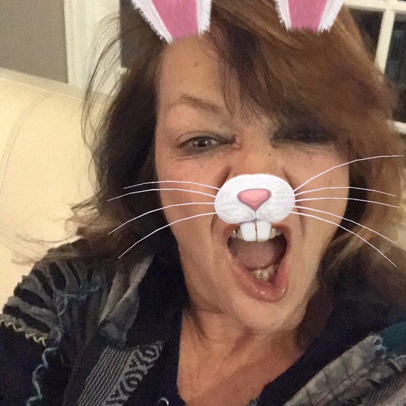 Meet your Posher, Laurie - Picture 2 of 7